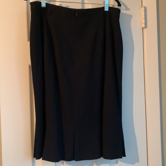 Escada Black Wool Skirt with Pleated Hem Detail - Picture 4 of 6